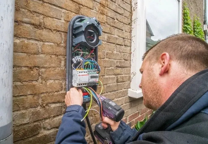 Installatie van een laadpaal door Kirlak Elektro in Sliedrecht