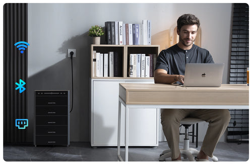 Marstek Venus D thuisbatterij geïnstalleerd in garage met meterkast